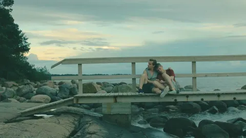 Во дворе — кадр 1