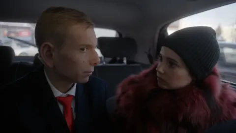 Голова. Два уха — кадр 3