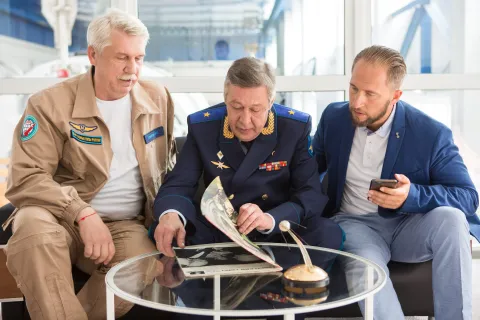 Команда Б — кадр 1