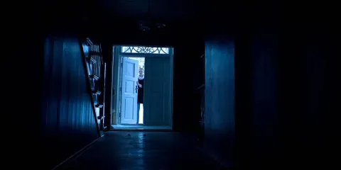 Призраки — кадр 3