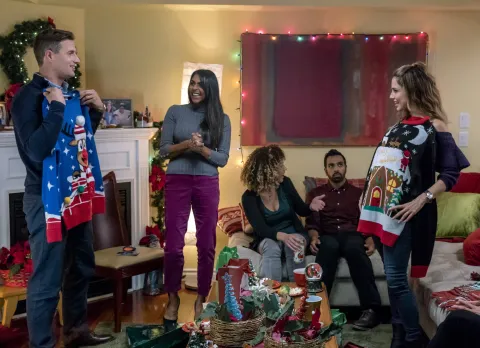 Волшебные ёлочные игрушки — кадр 5