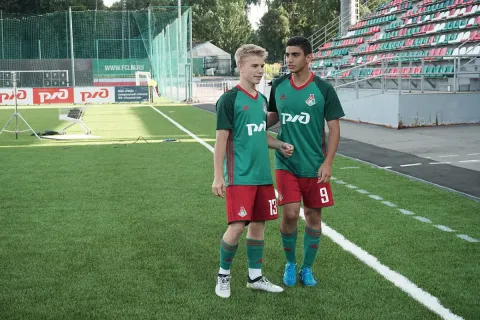 Вне игры — кадр 1