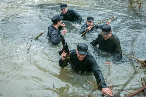 Поселенцы — кадр 1