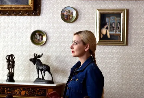 Женщина в зеркале — кадр 7