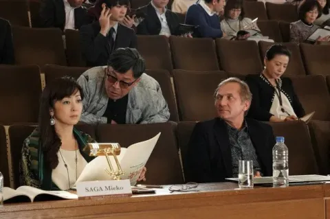 Пчёлы и раскаты грома — кадр 1