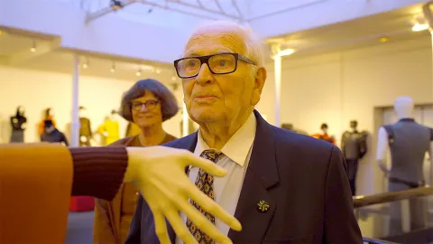 Дом Пьера Кардена — кадр 2