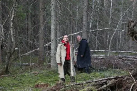 На Луне — кадр 2