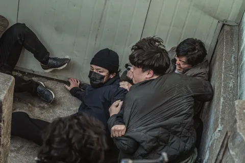 На линии — кадр 12