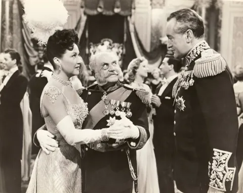 Назовите меня мадам — кадр 12