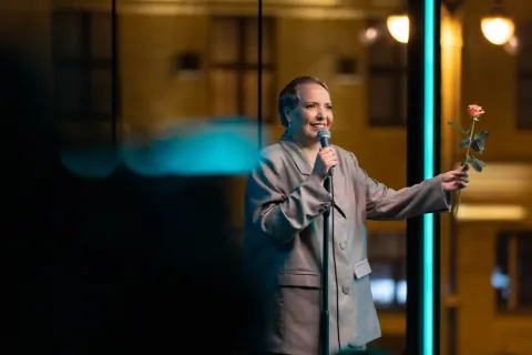 Женский Stand Up — кадр 4