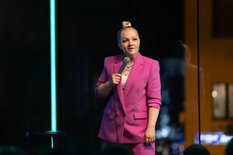 Женский Stand Up — кадр 5