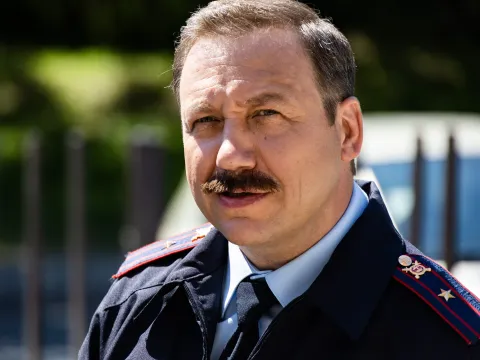 Девушки с Макаровым — кадр 5