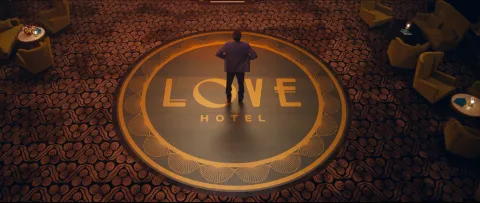 Love — кадр 1
