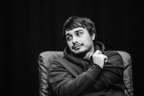 TALK — кадр 2
