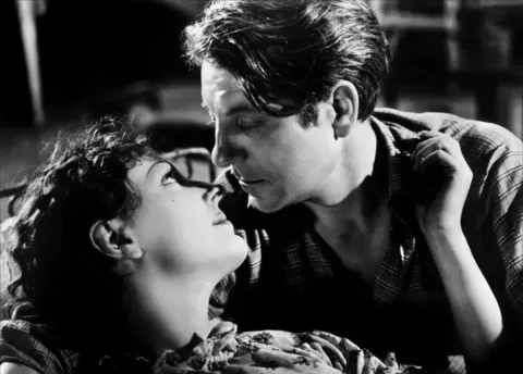 На дне — кадр 6