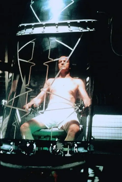 Крепость 2: Возвращение — кадр 9