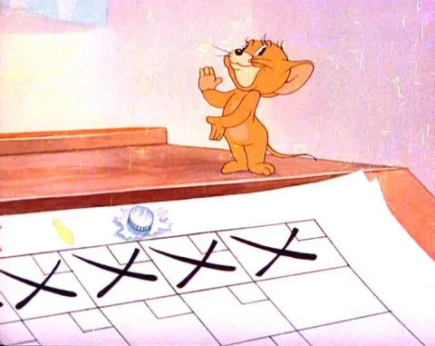 Кот играет в боулинг — кадр 1