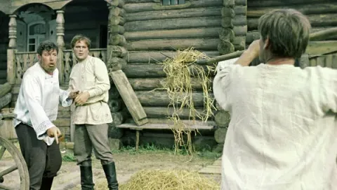 Тени исчезают в полдень — кадр 4