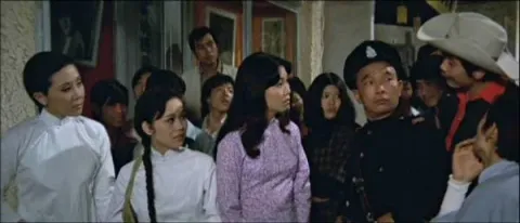 Улица сплетен — кадр 2
