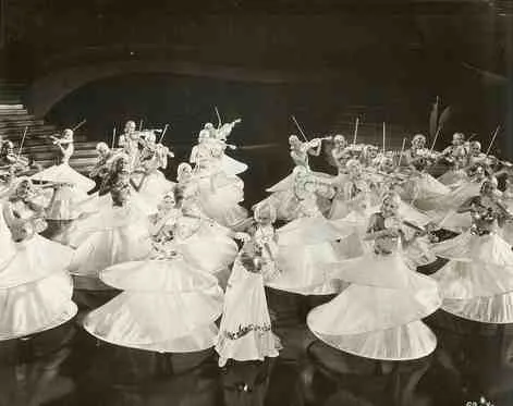 Золотоискатели 1933-го года — кадр 3