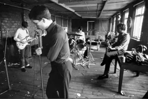 Joy Division / Джой Дивижн — кадр 4