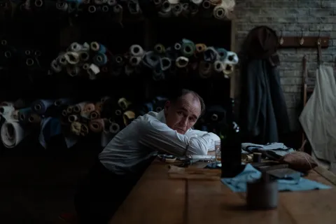 Костюм — кадр 2