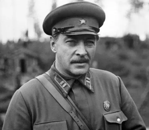 Фронт без флангов — кадр 2