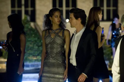 Белый воротничок — кадр 10