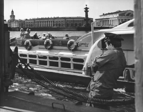 Когда разводят мосты — кадр 6