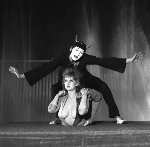 Крик дельфина — кадр 2