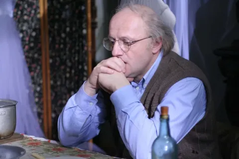 Полторы комнаты, или Сентиментальное путешествие на Родину — кадр 1