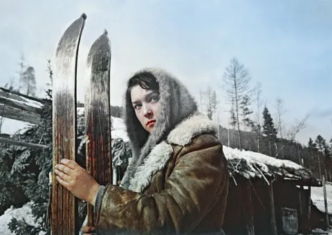 Люди на мосту — кадр 2