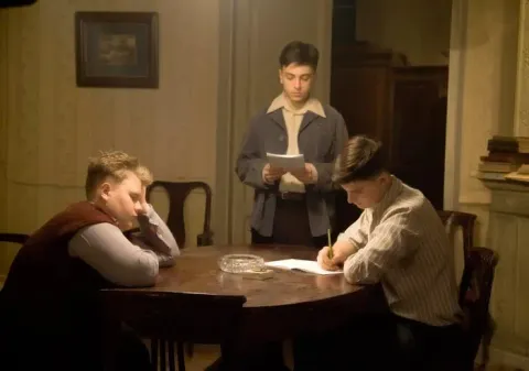 С чёрного хода — кадр 5
