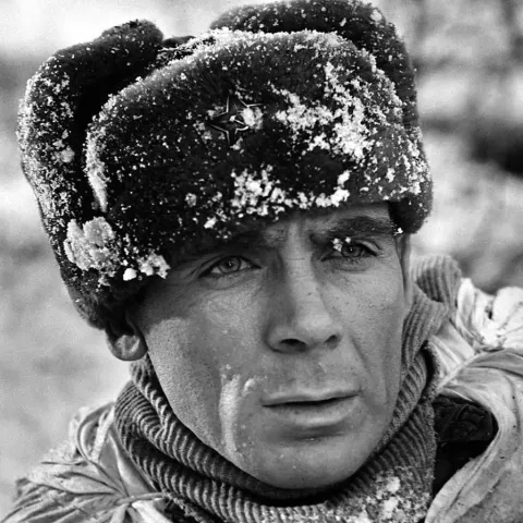В трудный час — кадр 4