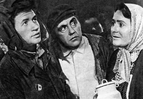 Майские звезды — кадр 5