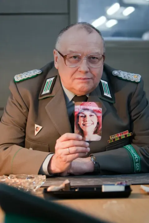 Любовь за стеной — кадр 2