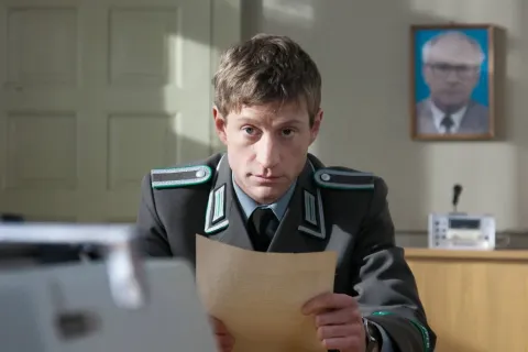 Любовь за стеной — кадр 12