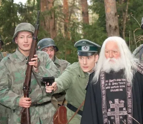 Русский крест — кадр 2