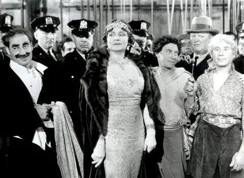 Вечер в опере — кадр 9