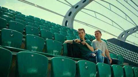 Как друзья Захара женили (Захар открывает глаза) — кадр 4