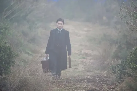 Женщина в черном — кадр 4