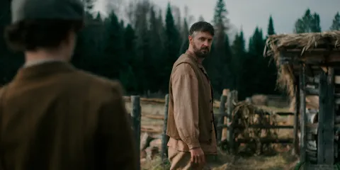 Мальчик в лесу — кадр 3