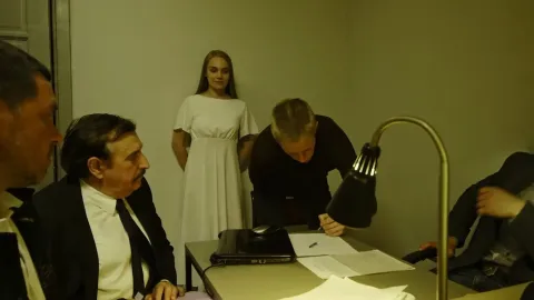 Запретная группа — кадр 6