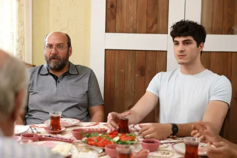 Кто сам упал, тот не плачет — кадр 5