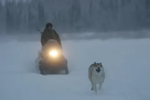 Счастливые люди: Год в тайге — кадр 2