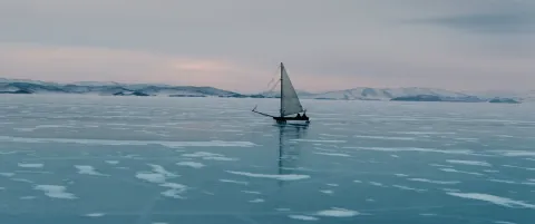 Красный шелк — кадр 3