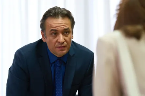 Адвокат для сбежавшего жениха — кадр 1