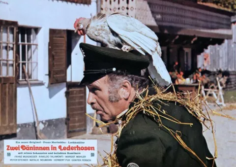 Две датчанки в кожаных штанах — кадр 11