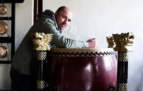 Простак за границей — кадр 7