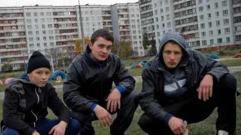 Люди там — кадр 1
